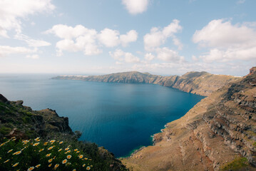 Obraz premium Skaros Rock at Imerovigli village with volcanic island Nea Kameni in background, Santorini, Greece