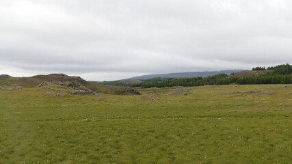 Paysage de Fjord en Islande par un temps nuageux 