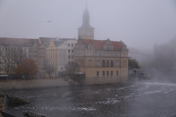 charles bridge at morning with fog, prague, praga, czech republic