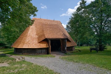Obraz premium A view of the old farm buildings in the open-air museum