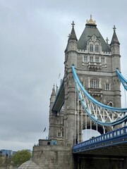 Obraz premium Cloudy Day at the Tower Bridge in London, England, United Kingdom