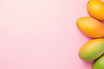 Obraz premium Vibrant mangoes on a pink background