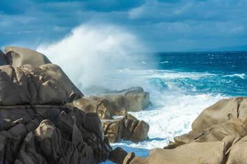 Hohe Wellen in Sardinien