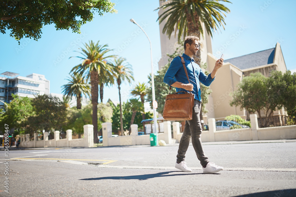 Aufkleber man, walking and phone for message in city, worker and travel consultant with guide app in town. mal
