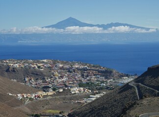 Fototapeta premium Blick auf Teide von San Sebastián auf La Gomera aus