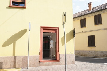 Some details in an alley of Italy