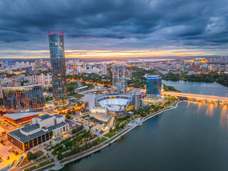 Obraz premium Yekaterinburg city and pond aerial panoramic view at summer or early autumn sunset. Night city in the early autumn or summer.