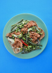 Sweet chili tuna and green vegetables on multigrain toast.