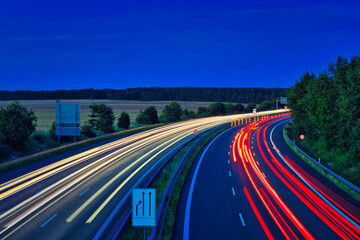 Langzeitbelichtung - Autobahn - Strasse - Traffic - Travel - Background - Line - Ecology - Highway - Long Exposure - Motorway - Night Traffic - Light Trails - High quality photo	