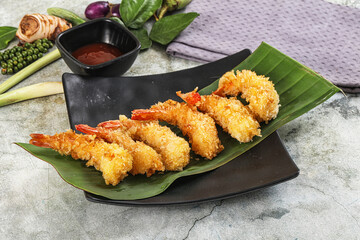 Shrimp tempura with spicy sauce