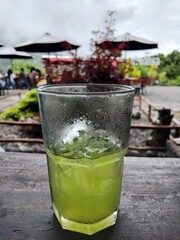 cocktail with kiwi