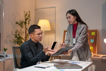 Stressed business team Pressurized by managers, department heads, and blamed on work errors that need to be corrected. Data verification Discuss solutions to solve problems together at the office.