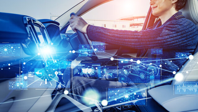 自動車、ネットワーク、DX、自動運転、通信、デジタルトランスフォーメーション、未来、ドライバー、AI、システム、ITS、MaaS、Mobility as a Service、ADAS、ASV、FSD、GPS、トラフィック、カーエレクトロニクス、コネクテッドカー、テレマティクス、アシスタント、サポート、FCM、PCS、男性、センサー、繋がる、無線、ワイヤレス、電子化、GUI、交通、道路、運転、モビリ
