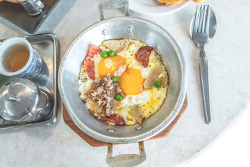 Pan-fried egg with toppings, Thai style, Scrambled egg, Sunny side up