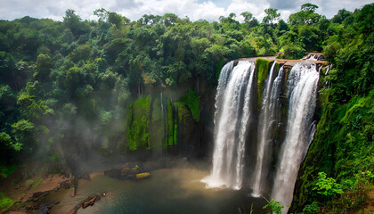 Naklejka premium The Majestic Wli Waterfalls in a Tropical Rainforest
