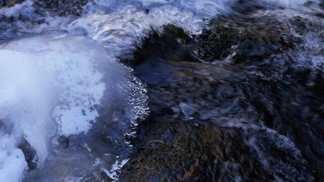 冬の渓流・しぶき氷 22