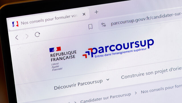 Clamart, France - 6 nov 2024: D&eacute;tail du site internet gouvernemental fran&ccedil;ais "parcoursup.gouv.fr" destin&eacute; &agrave; recueillir et g&eacute;rer les v&oelig;ux d'affectation des futurs &eacute;tudiants de l'enseignement sup&eacute;rieur