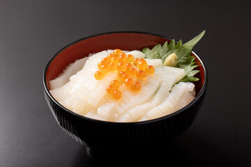 海鮮丼（いか　イクラ）