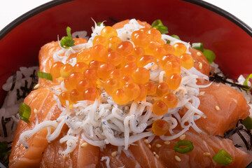 海鮮丼（サーモン　しらす　いくら）