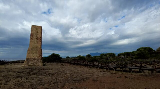 Antigua torre vig&iacute;a llamada de torre ladrones en las dunas de Artola, Marbella