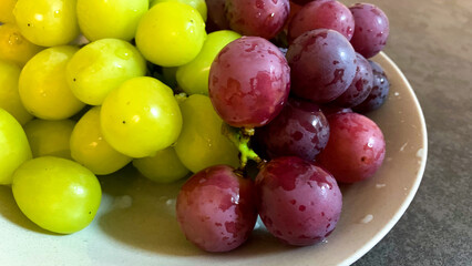瑞々しい巨峰とシャインマスカット