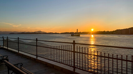 Obraz premium 関門海峡を望む和布刈公園の夕景