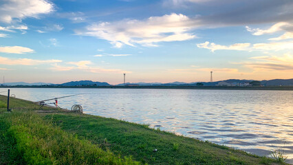 夕暮れの遠賀川での釣り風景