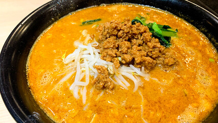 辛さ際立つ激辛坦々麺