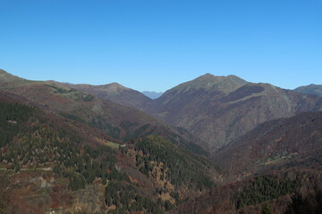La montaña enseña a caminar, amar y contemplar los cambios de las estaciones. En este caso el...
