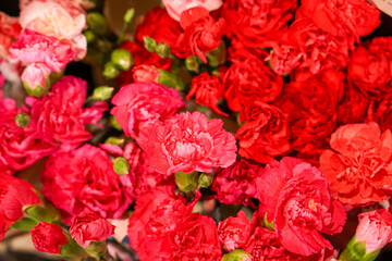 Fototapeta premium Beautiful bouquets of roses arranged in a flower shop.