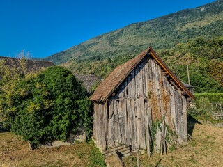 Ancienne cabane en bois