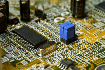 Computer microcircuit with electronic components