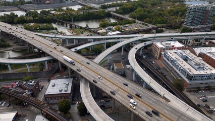 Obraz premium Aerial interstate travel through River Richmond, VA city downtown with cars and trucks traveling on interstate highway through big city
