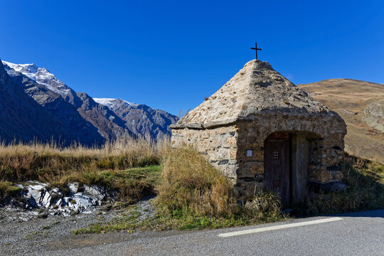 Oratory of Chazelet and La Meije slopes