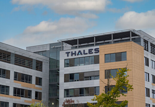 Sigle de la soci&eacute;t&eacute; THALES &agrave; V&eacute;lizy