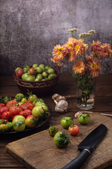 Making a delicious snack from unripe tomatoes.