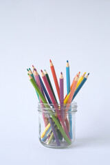 Coloring pencils in all the colours of the rainbow.