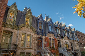 Maison colorée du plateau de Mont-Royal à Montreal au Quebec