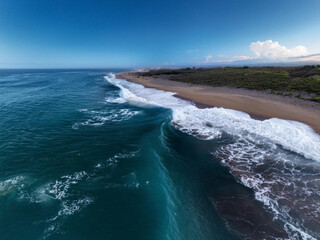 Fototapeta premium ocean waves on the beach