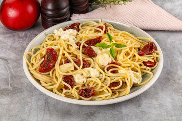 Italian spaghetti with stracciatella and tomato