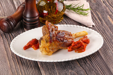 Baked lamb shank with vegetables