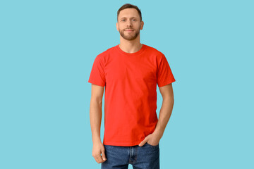 Fototapeta premium Man in stylish t-shirt on blue background