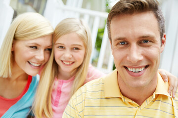 Obraz premium Home, parents and smile with girl outdoor for support, bonding and proud in Canada. People, family and happiness with kid on portrait with break, trust and relax for child growth and development