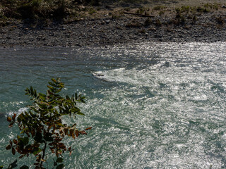 京都府南丹市美山町を流れる由良川の風景
