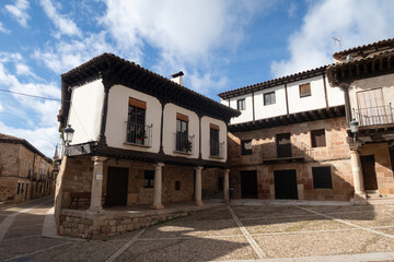 Vista de la plaza del trigo en el casco antiguo de Atienza, Guadalajara, castilla la mancha, España.