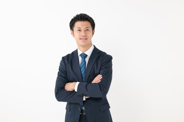 腕組みするビジネスマン