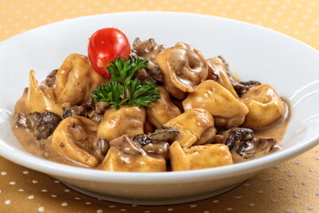Cappelletti all cream with dry mushrooms