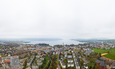 Cham am Zugersee, Kanton Zug, Schweiz im November Nebel