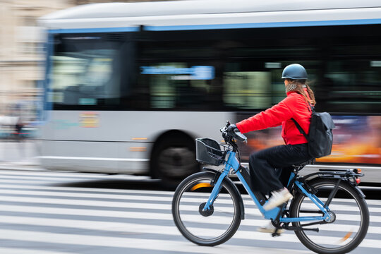 Se d&eacute;placer &agrave; v&eacute;lo dans les rues de Paris
