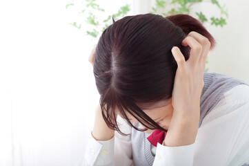 思春期の悩み事を抱えている女子高生